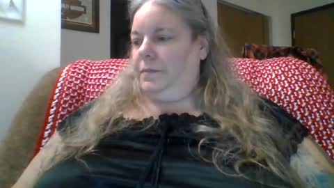 hippysnewhere online show from 06-13-26, 03:48