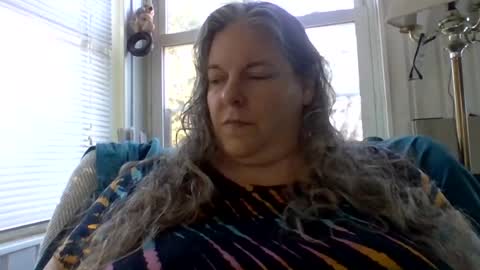 hippysnewhere online show from 06-21-26, 10:34