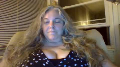 hippysnewhere online show from 06-27-26, 07:02