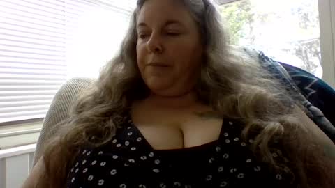 hippysnewhere online show from 06-27-26, 05:18
