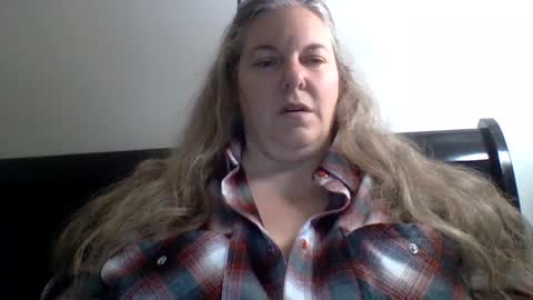 hippysnewhere online show from 07-17-26, 08:43
