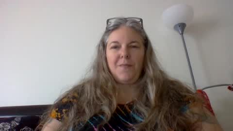 hippysnewhere online show from 07-25-26, 09:56