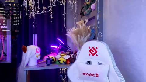 Ella online show from 05-13-26, 07:11