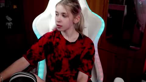 Holly online show from 09-15-25, 06:41