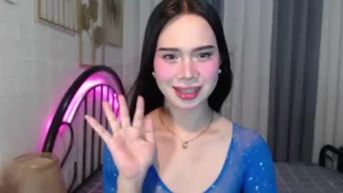 Snapshot of hoelymolly chatting on 06-15-26, 06:21 hoelymolly online show from 06-15-26, 06:21
