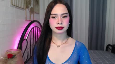 Snapshot of hoelymolly chatting on 06-20-26, 06:22 hoelymolly online show from 06-20-26, 06:22
