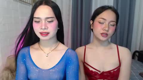 Snapshot of hoelymolly chatting on 06-24-26, 06:51 hoelymolly online show from 06-24-26, 06:51