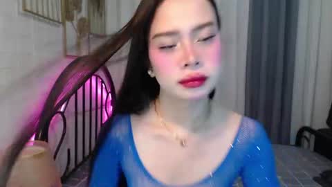 Snapshot of hoelymolly chatting on 06-28-26, 06:25 hoelymolly online show from 06-28-26, 06:25