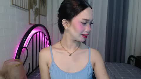 Snapshot of hoelymolly chatting on 06-30-26, 06:31 hoelymolly online show from 06-30-26, 06:31