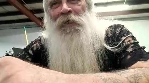 Snapshot of hogschlong63 chatting on 10-26-25, 08:37 Hogschlong63 online show from 10-26-25, 08:37