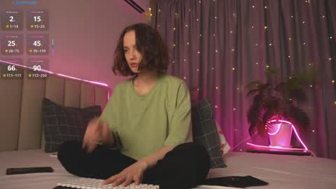 julia online show from 04-19-26, 03:28