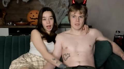 Snapshot of holdonbitch chatting on 11-03-25, 01:08 Misha and Stacy online show from 11-03-25, 01:08