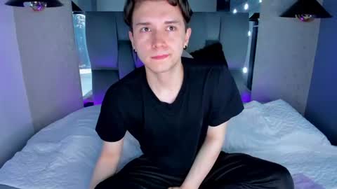 Holland online show from 06-18-26, 03:38