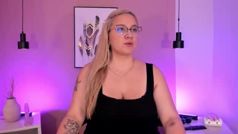 Hollie online show from 09-20-25, 11:33