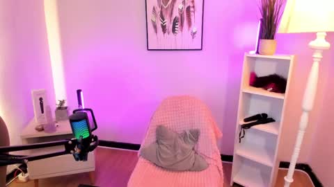 Hollie online show from 04-22-26, 12:07