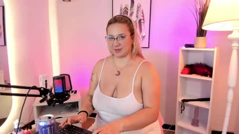 Hollie online show from 04-23-26, 12:29