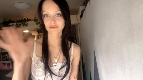 Snapshot of holliedavine chatting on 06-07-26, 03:38 Ava online show from 06-07-26, 03:38