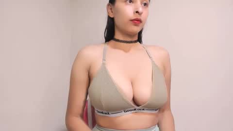 holly... online show from 05-15-26, 04:47