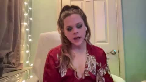 Snapshot of holly23hopefull chatting on 12-15-24, 05:56 Hollys Drive threw Side Of CB. online show from 12-15-24, 05:56