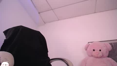 holly_16 online show from 11-06-25, 08:54