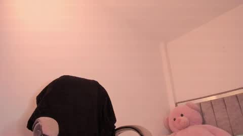 holly_16 online show from 04-25-26, 09:56