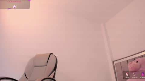 holly_16 online show from 06-25-26, 06:12