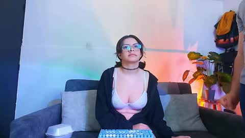 Holly and Honey online show from 12-15-25, 10:58