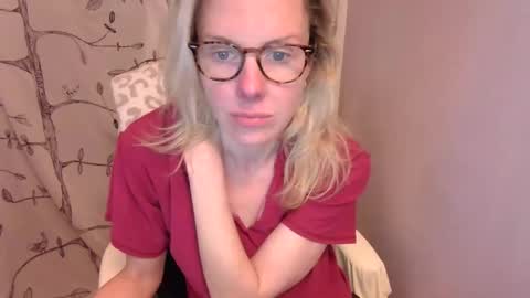 holly_bourbon online show from 04-28-26, 01:26