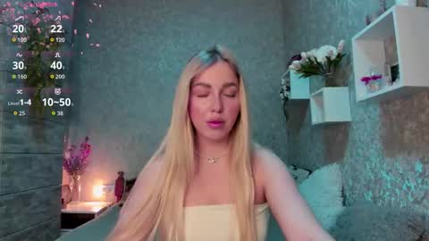 holly_molly8 online show from 10-25-25, 01:35