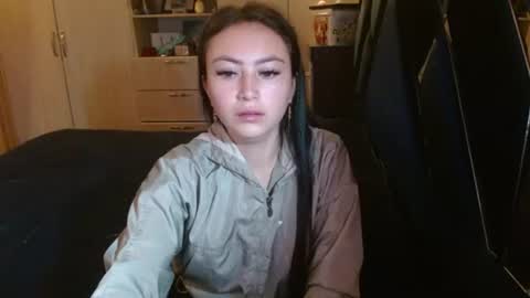 Holly online show from 06-25-26, 02:33