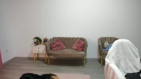 holly_wood18 online show from 06-26-26, 08:08