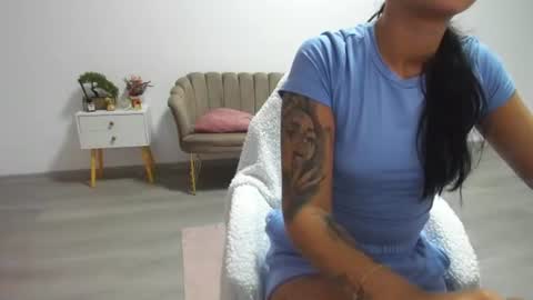 holly_wood18 online show from 06-27-26, 08:08
