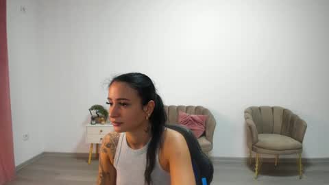 holly_wood18 online show from 07-06-26, 08:11