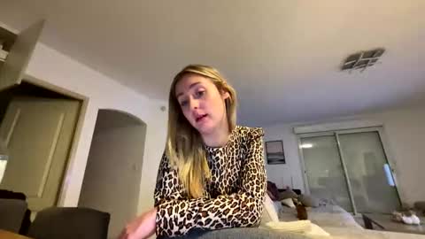 hollyandelon online show from 10-26-25, 09:31