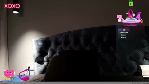 hollyextra online show from 10-28-25, 08:33