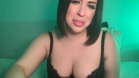 Snapshot of hollyh0x chatting on 02-10-25, 01:46 Holly Hox online show from 02-10-25, 01:46