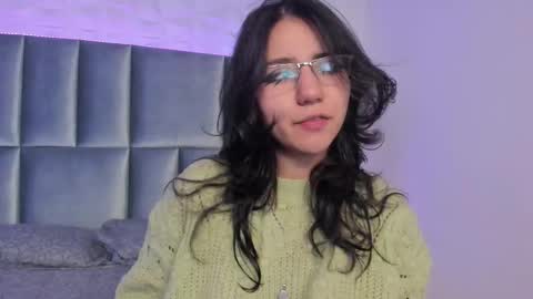 hollypeach_ online show from 12-21-25, 02:57