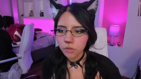 hollypeach_ online show from 04-13-26, 08:14