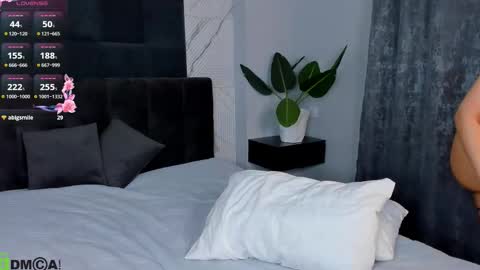 Holly online show from 11-30-25, 01:20