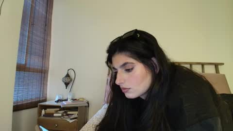 hollyshit_ online show from 03-25-26, 10:27