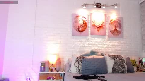 hollyt1 online show from 06-23-26, 03:48