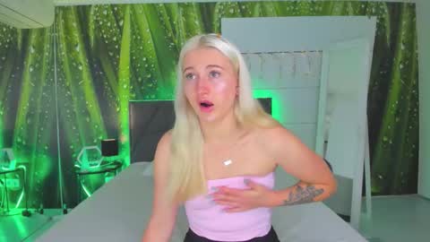 HollyTaillor online show from 10-01-25, 05:35