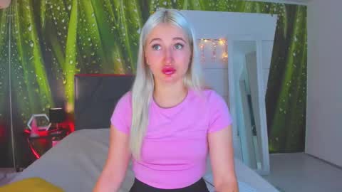 HollyTaillor online show from 10-06-25, 05:27