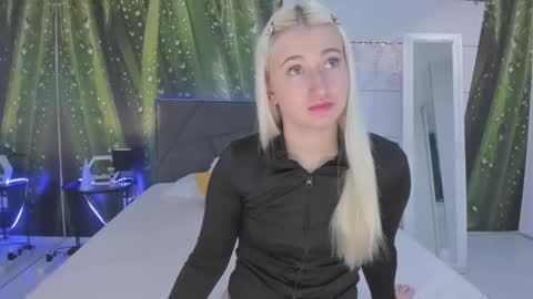 HollyTaillor online show from 03-17-26, 06:28