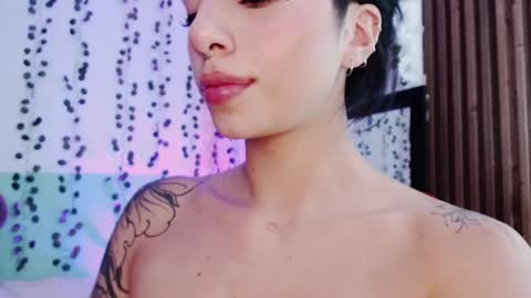 holly online show from 12-12-24, 02:04