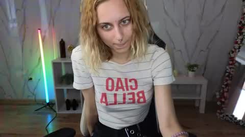 Snapshot of hollyy_pollyyyy chatting on 07-19-26, 03:54 Polly online show from 07-19-26, 03:54