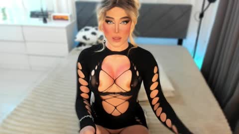 Snapshot of holy_grantqueenx chatting on 06-07-26, 08:34 Miss Gia online show from 06-07-26, 08:34