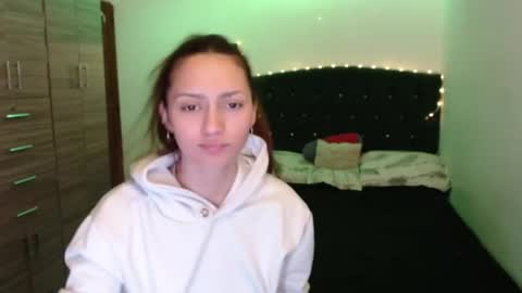 holy_julii online show from 06-01-26, 03:52