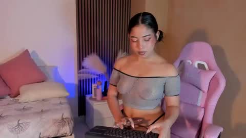 Snapshot of holy_lux22 chatting on 06-09-26, 11:33 Holy Lux online show from 06-09-26, 11:33
