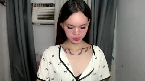 Snapshot of holy_maxine chatting on 05-30-26, 08:33 holy_maxine online show from 05-30-26, 08:33